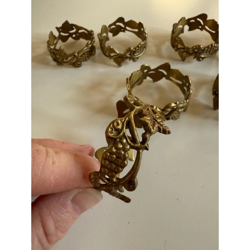 Vintage Brass Grapevine Napkin Rings.‎ Set of 6 plus an extra.